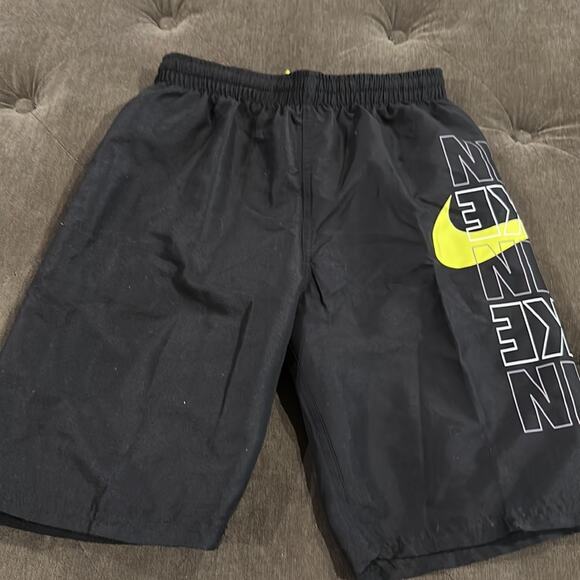 Nike boys swim trunks size large - Picture 3 of 5